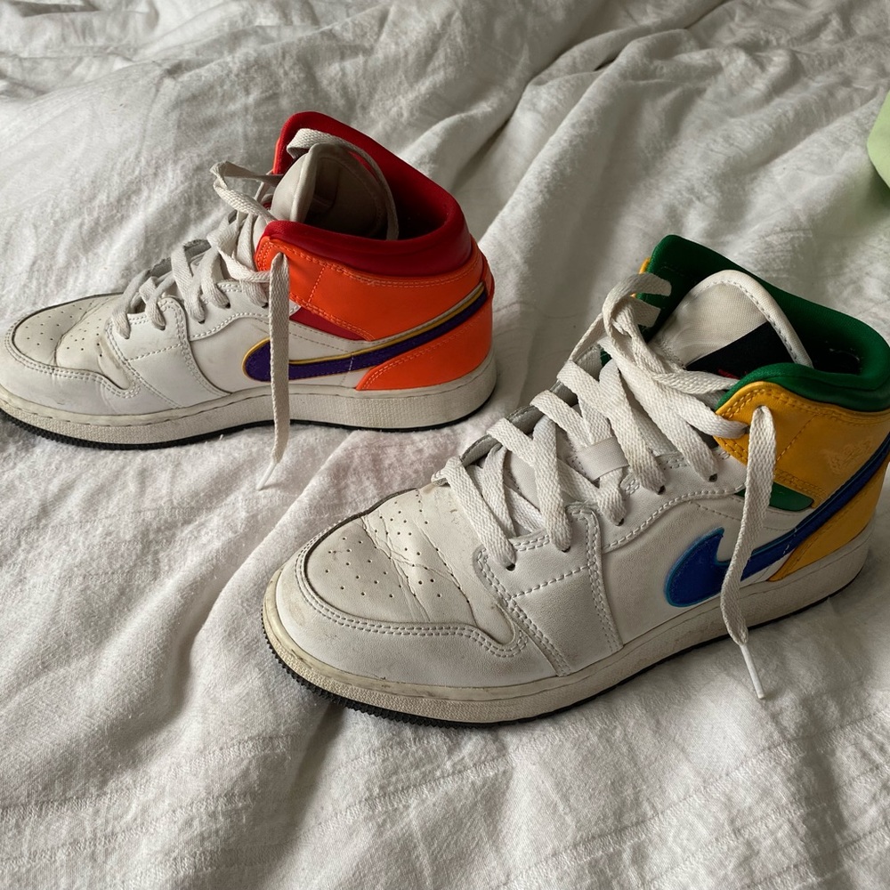 Jordan 1 Mid
Alternate Multi-Color (GS) Y5.5 women’s 7